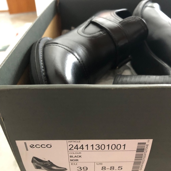 Shoes - Picture 4 of 4